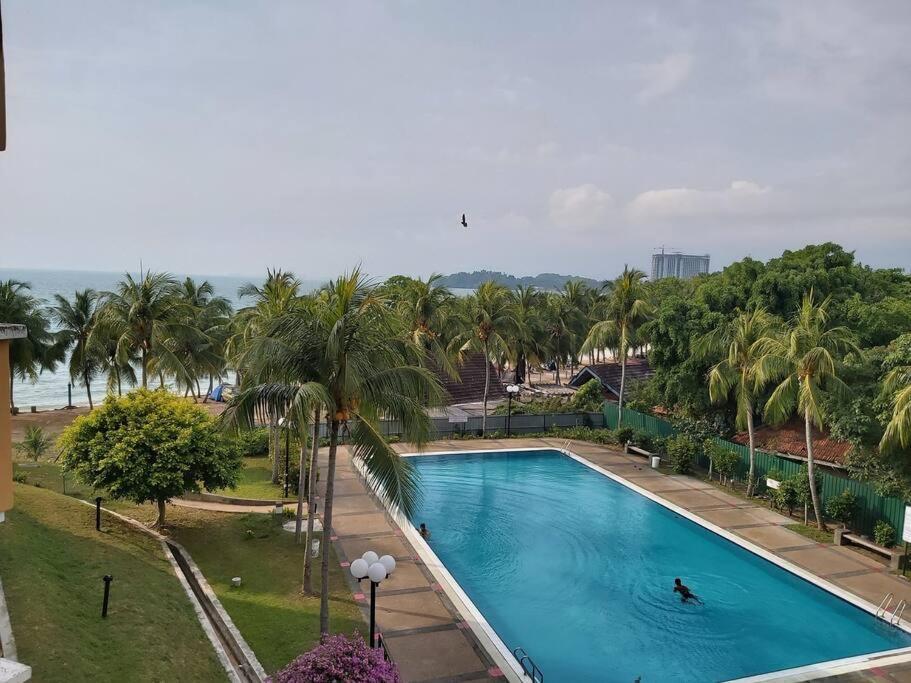 Nat's Seri Bulan beach, pool home @teluk kemang Port Dickson Bagian luar foto